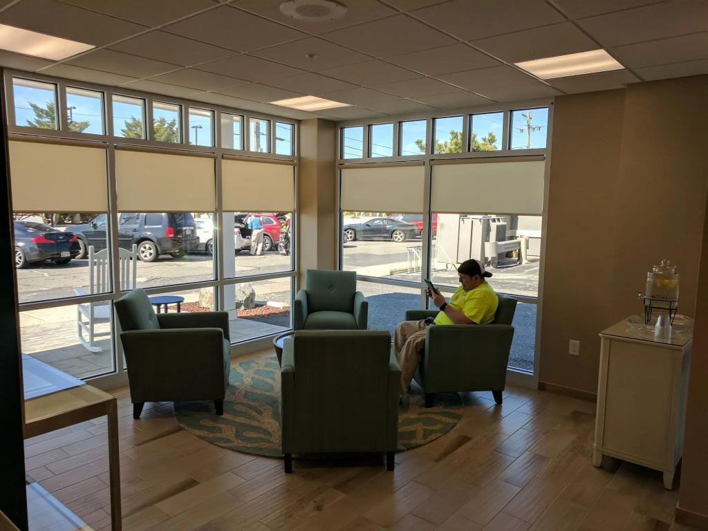 Commander Hotel & Suites