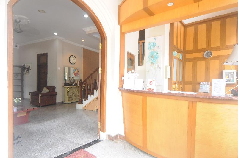 Urbanview Hotel Villa Surya Bandung