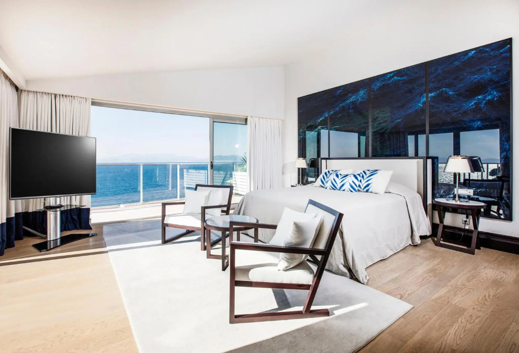 Charisma De Luxe Hotel