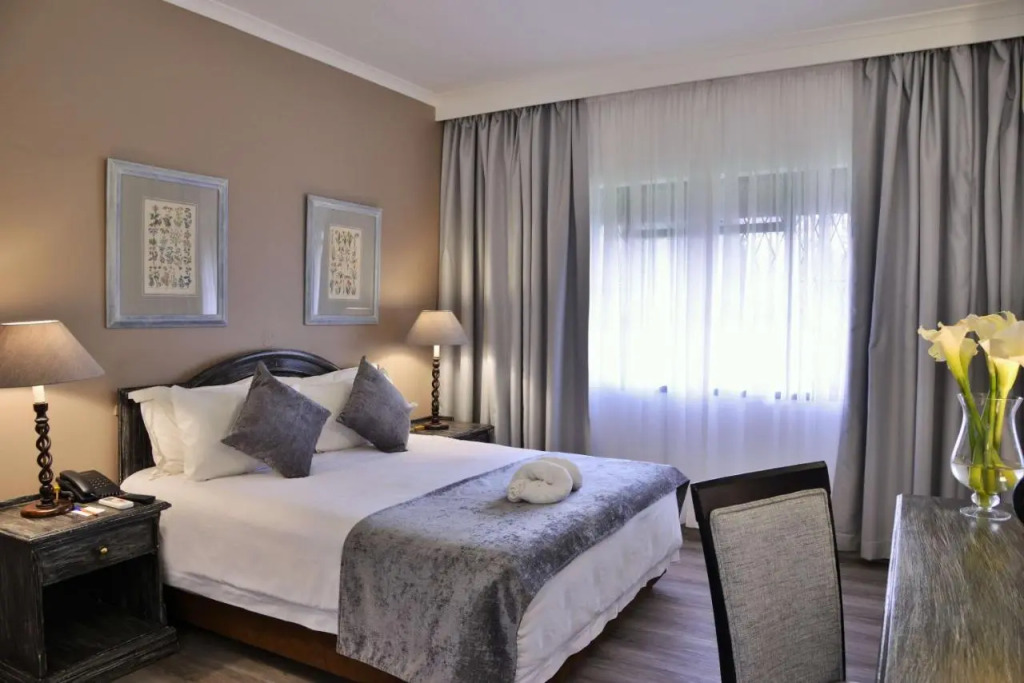 Cresta Churchill Hotel