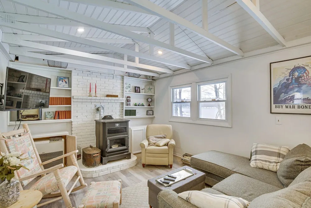 Riverfront Topsham Home ~ 28 Mi to Portland!