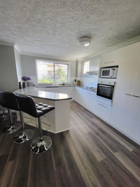3 Bedroom Surfers Paradise Apartment