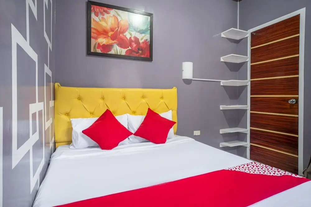 RedDoorz at Queens Hometel