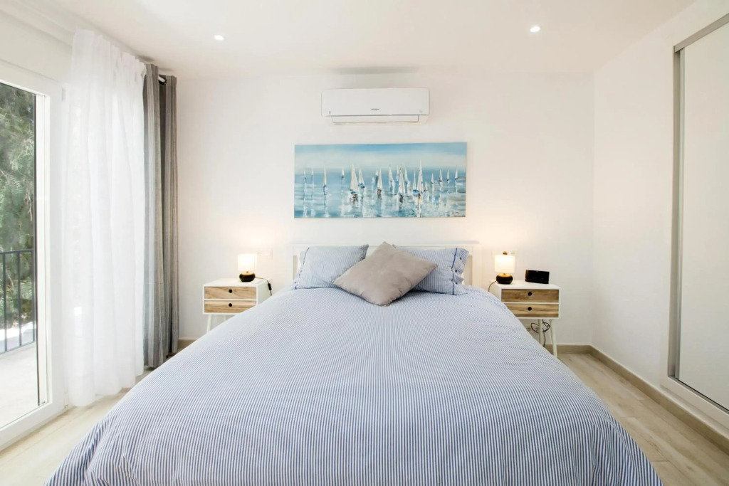 Perfectly located beachside apartment in Elviria Marbella