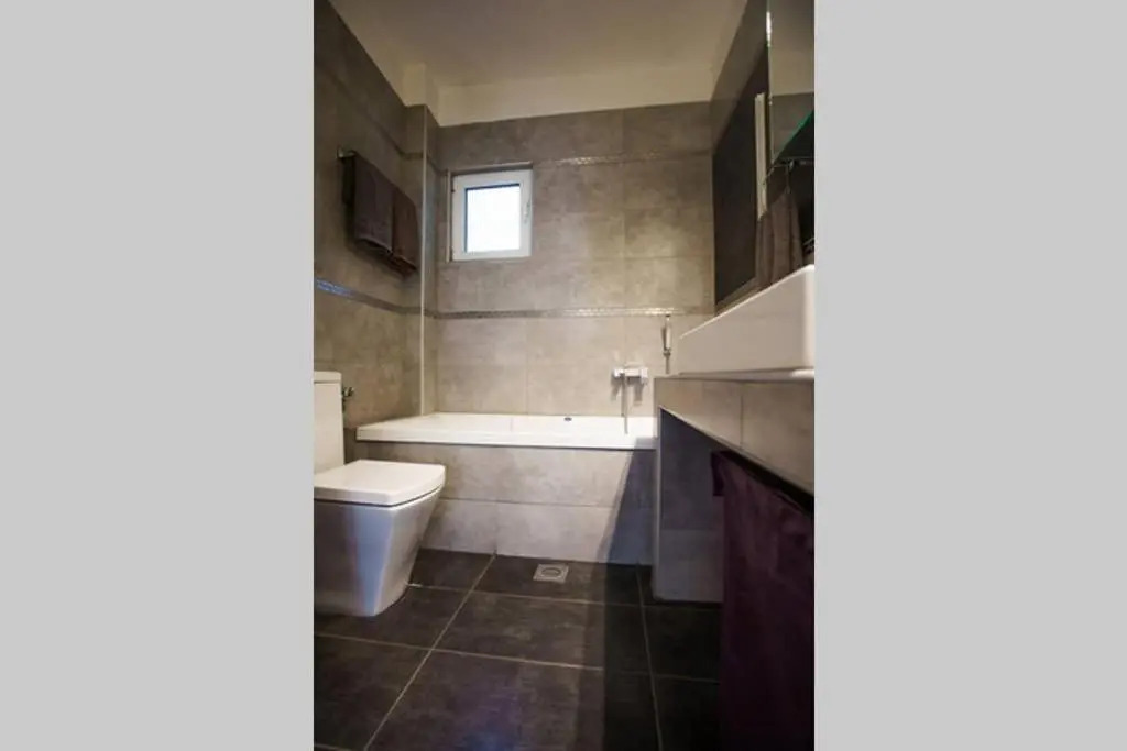 A Stylish Apartment In The Center Of Kastoria