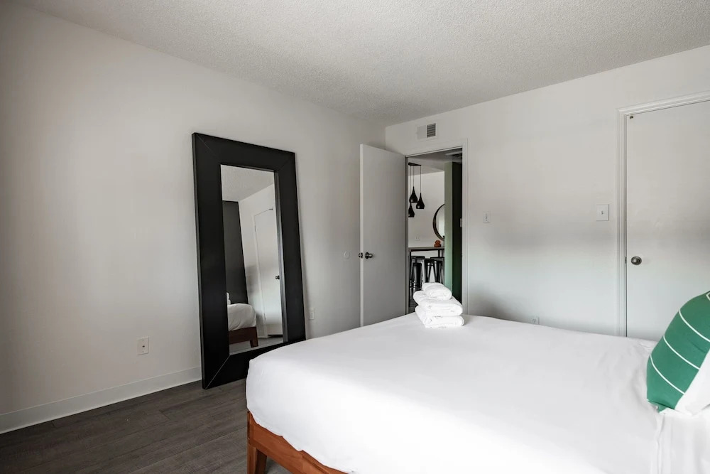 2BR Apt North Phoenix Pool byWanderJaunt