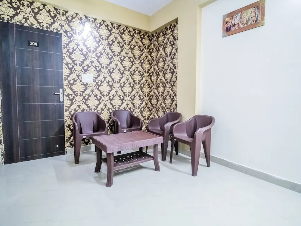 OYO 14565 Hotel Snazzy