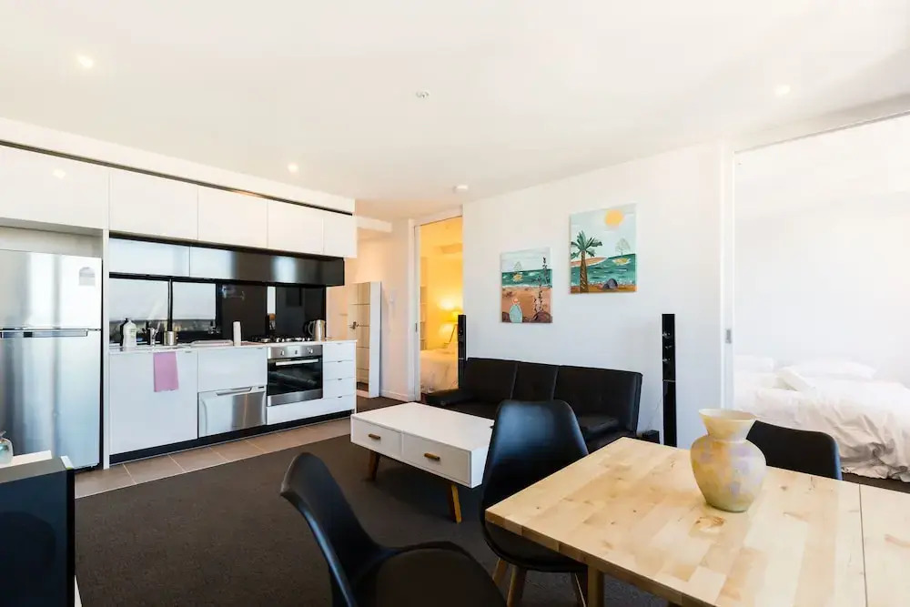 SANTERI, 2BDR Melbourne Apartment