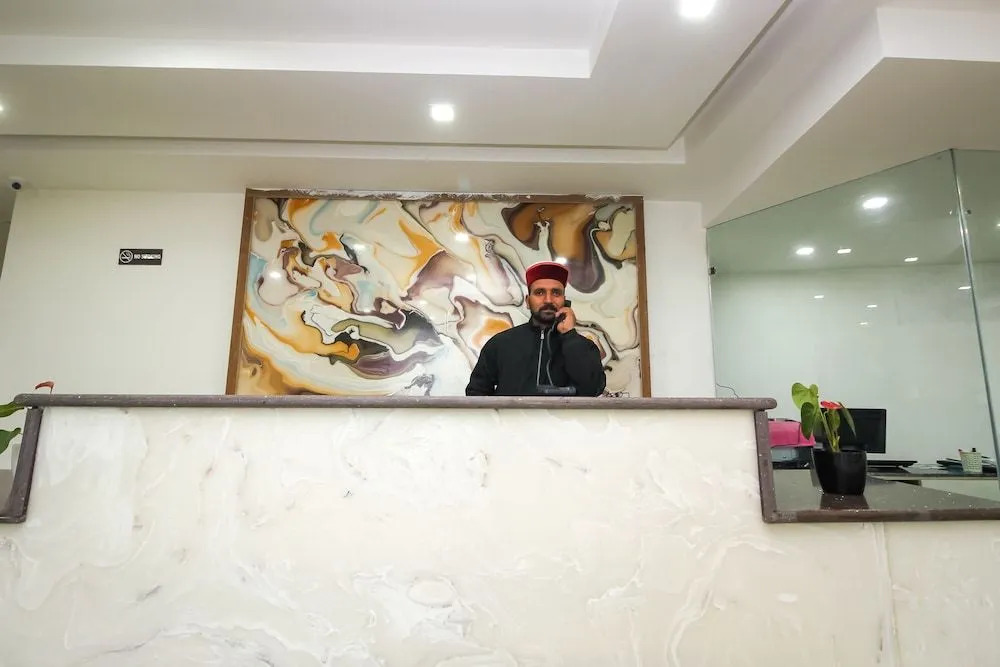 OYO 28425 Dal Lake Resort