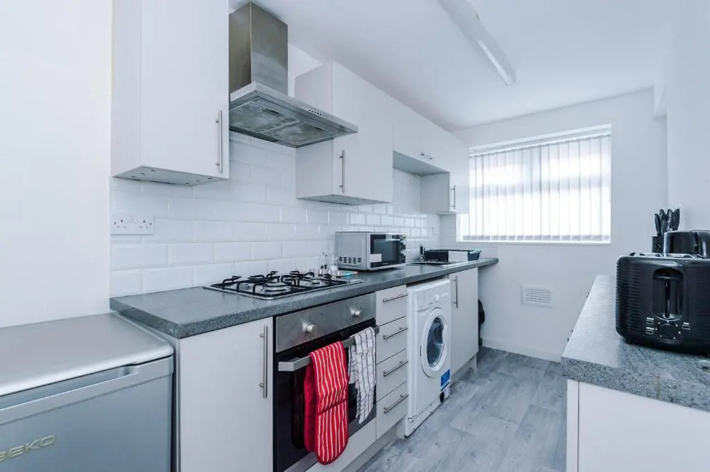 Stylish 2 Bedroom House, Entire Home, Free Parking, Wifi & Netflix