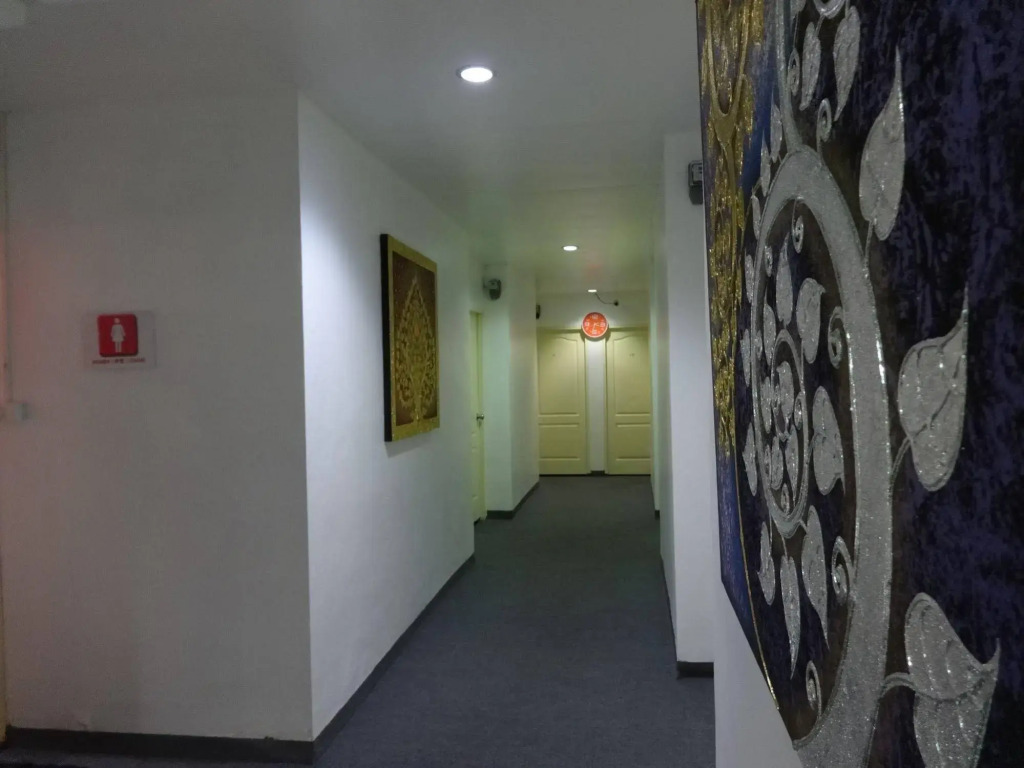 OYO 568 Art Hotel Hua Lamphong - Hostel