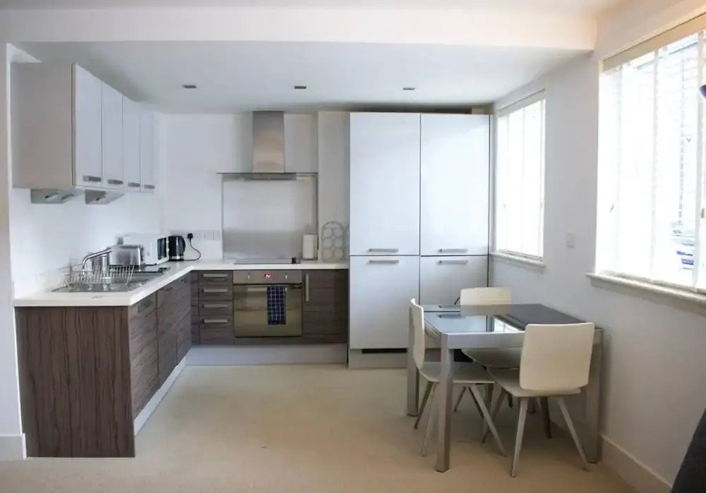 Super Central City Apartment - 1 Bedroom, Sleeps 4