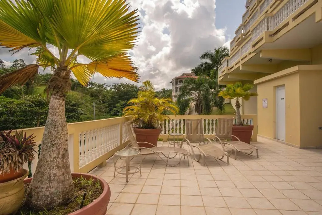 3 bdr apt with pool steps from Sandy Beach
