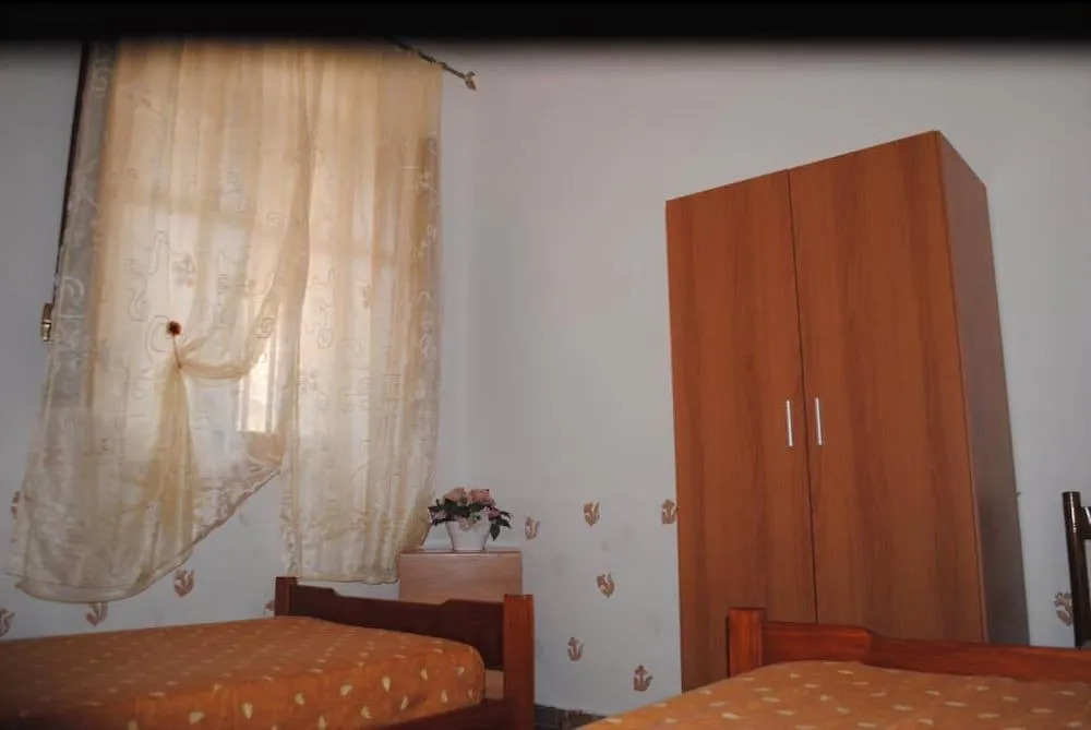 Doris Villa D'amare
