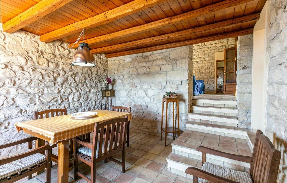 Awesome Home in Ragusa With 5 Bedrooms, Wifi and Private Swimming Pool