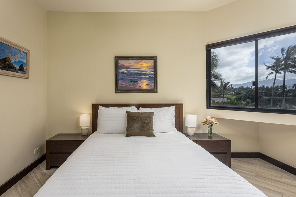 Puu Poa 407 2 Bedroom Condo by RedAwning