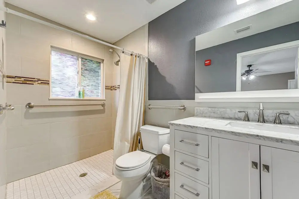 10 Mi to Adventure Island: Home w/ Fenced Yard!