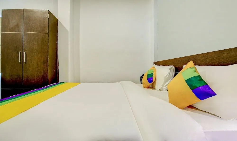 Hotel O S7