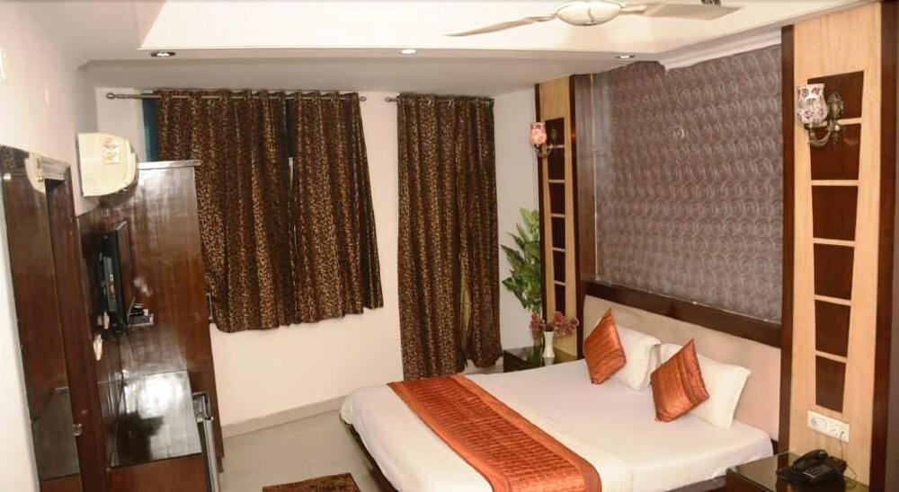 OYO 6408 Hotel Delhi Heart