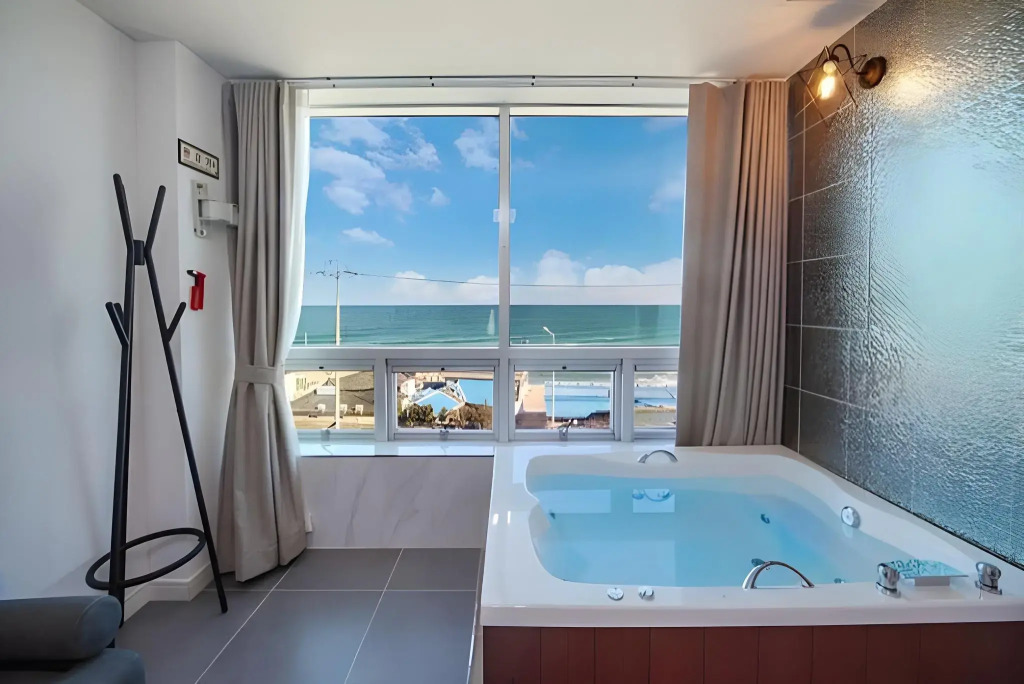 Gangneung Ara Spa Pension / Усадьба Сонёчан