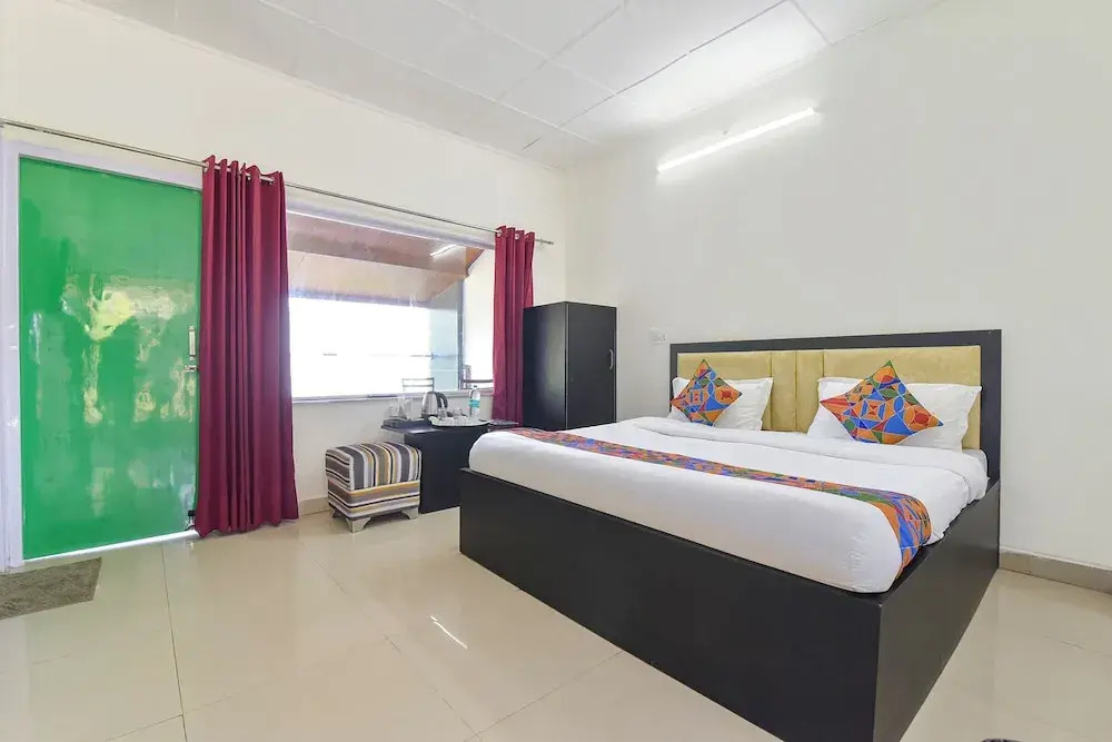 FabHotel Green Acres
