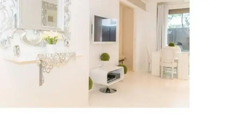 Sunny Flat and Garden in Paris 16