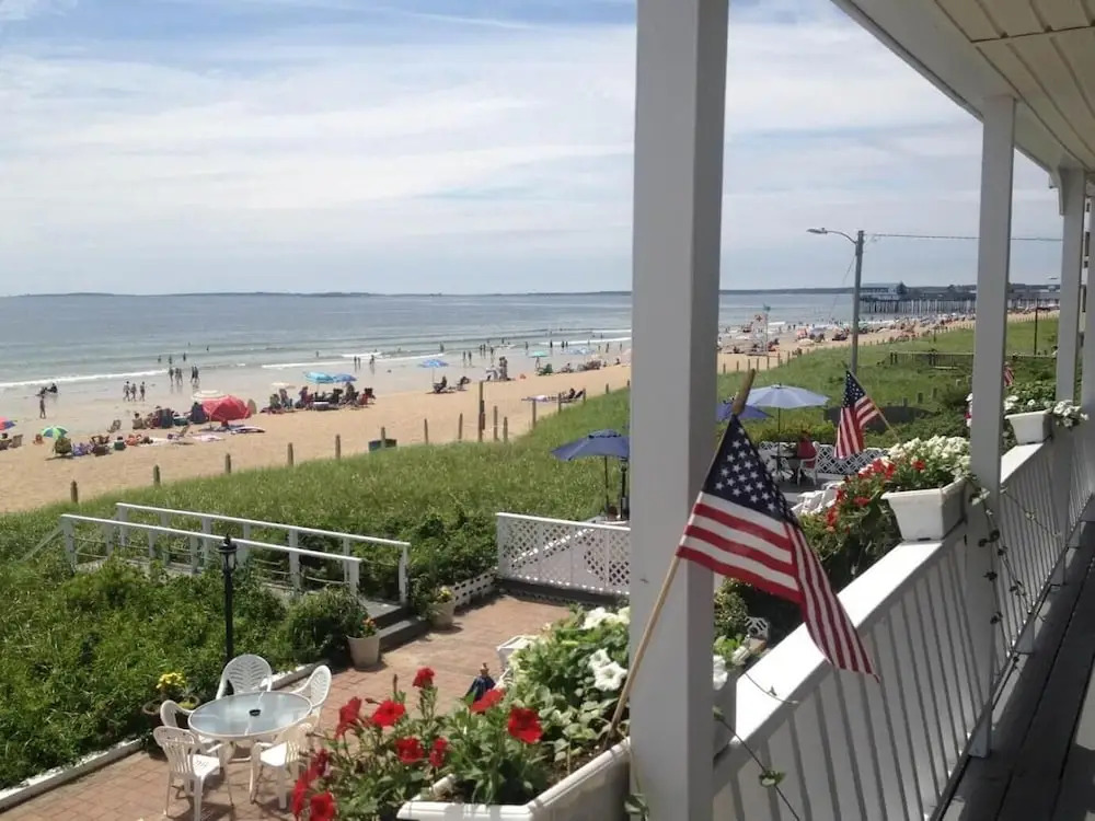 Sandpiper Beachfront Motel