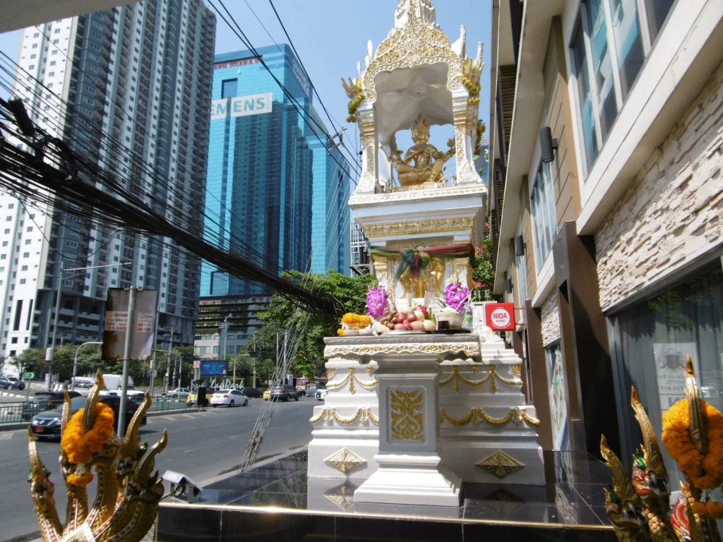 The Green Bells New Petchburi
