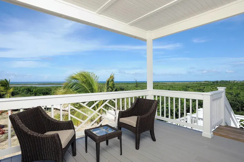 Coastal Haven: Charming Beachfront Cottage With Pool