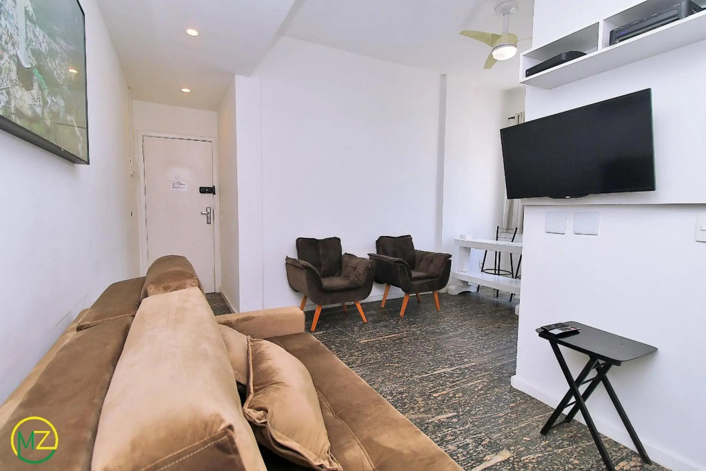 Sala e quarto com 2 banheiros para 5 pessoas em Copacabana!
