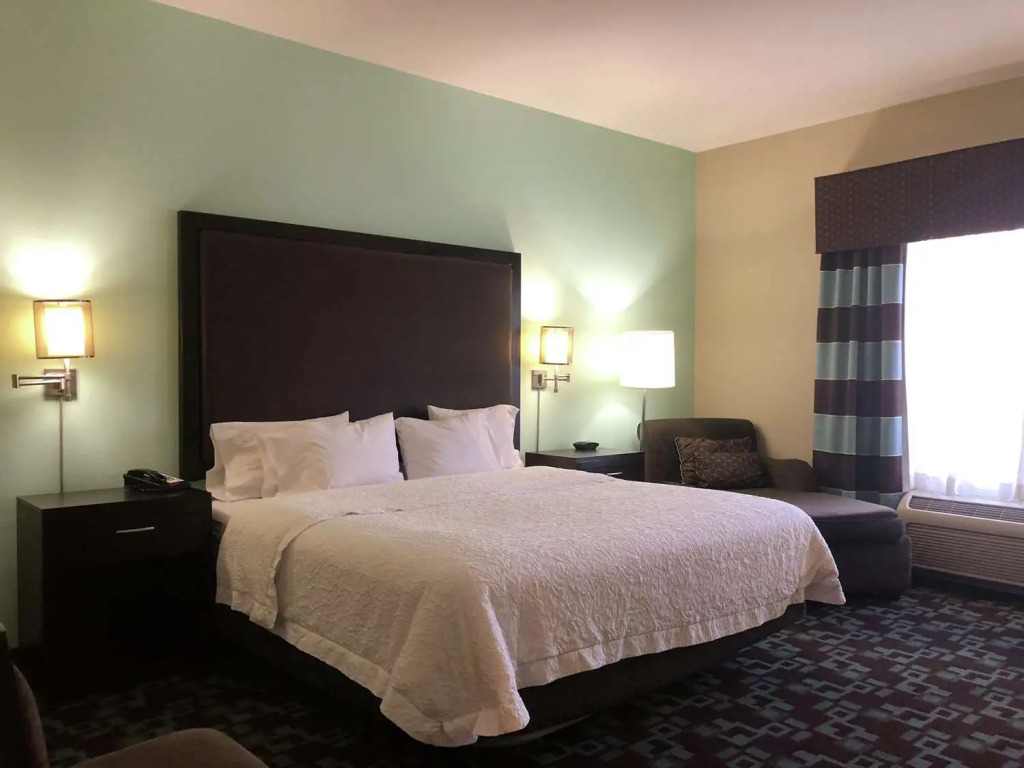 Hampton Inn & Suites Nashville at Opryland