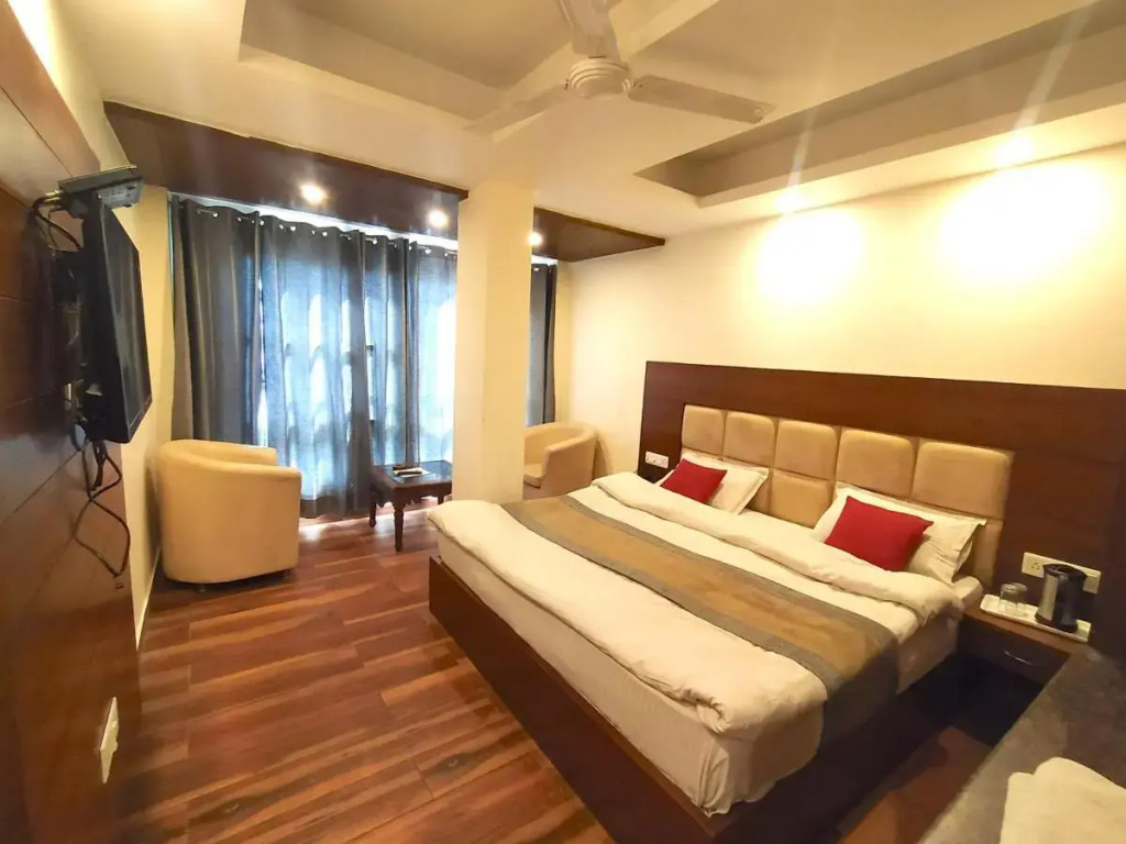 Hotel Samrat - On Mall Road