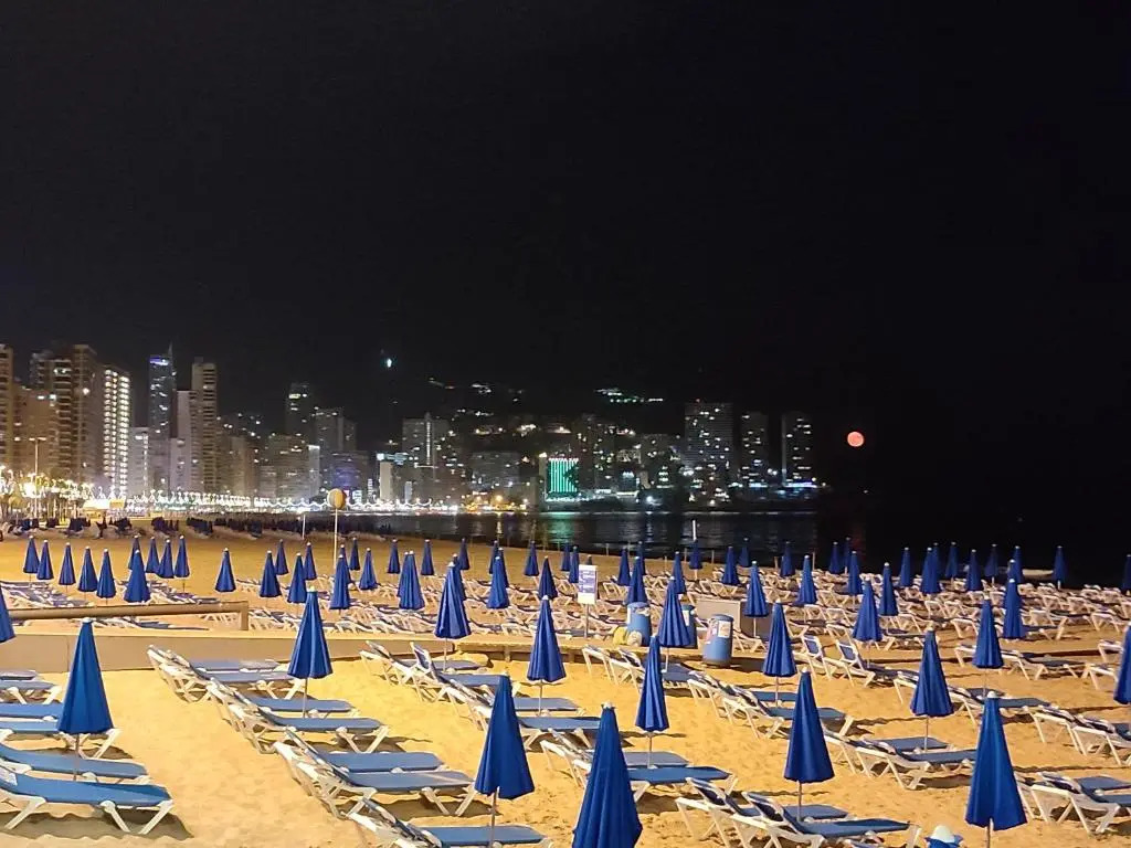 Junto Playa Levante con terraza Chill-Out-2 WCs-A ESTRENAR Gemelos 23