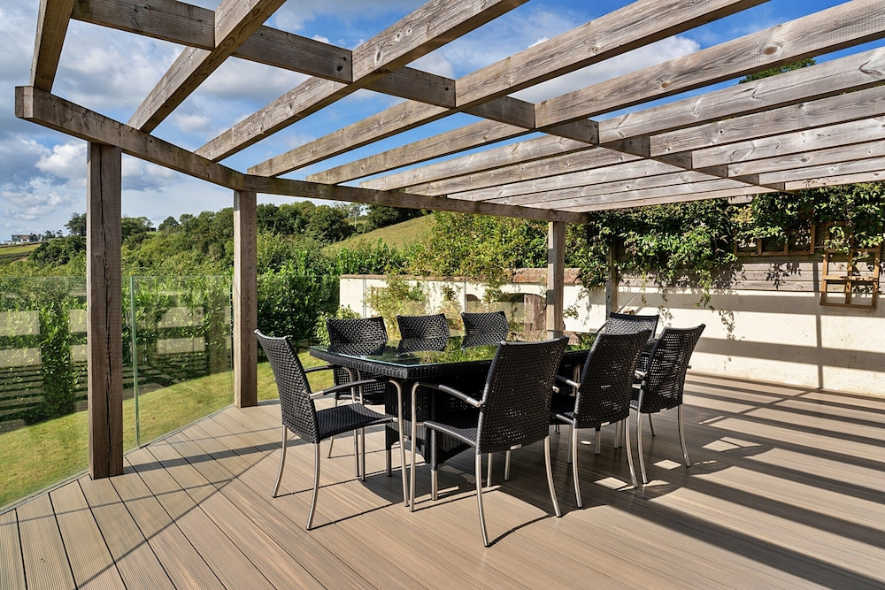 Cottage in Whitestone With Garden & Games Room