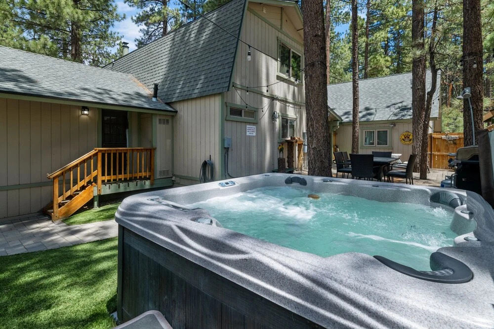 Summit Mountain Lodge - Amazing Location Just Down The Street From Snow Summit! 4 Bedroom Home