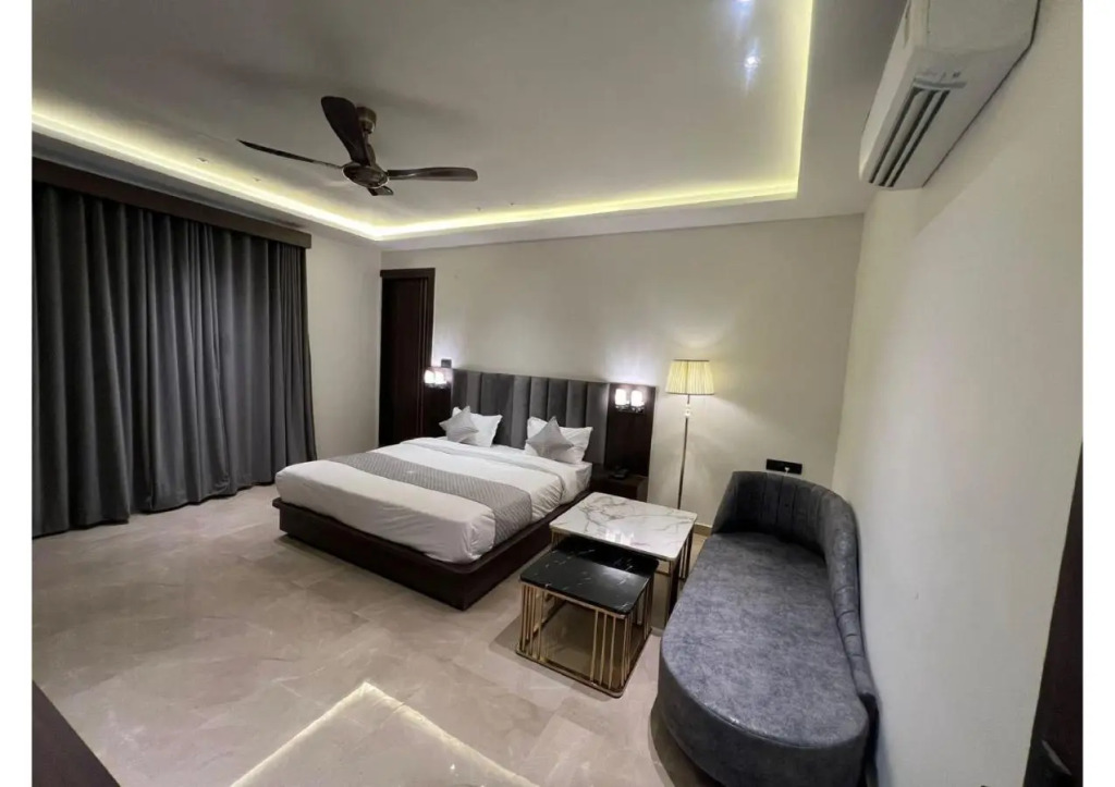 Hotel Majestic Grand By MNG Rooms