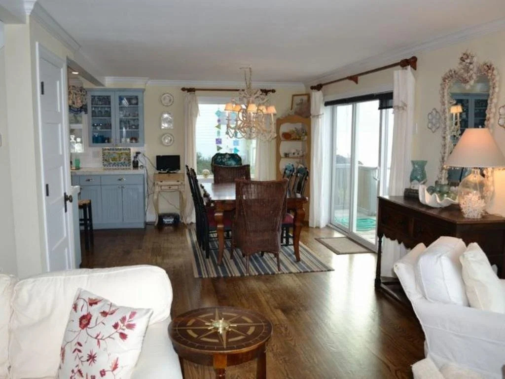Sea Cliff 3 Br cottage by RedAwning