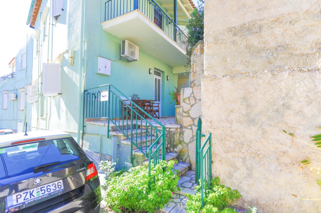 Jasmin in Katavolos With 1 Bedrooms and 1 Bathrooms