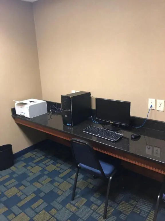 Countryview Inn & Suites