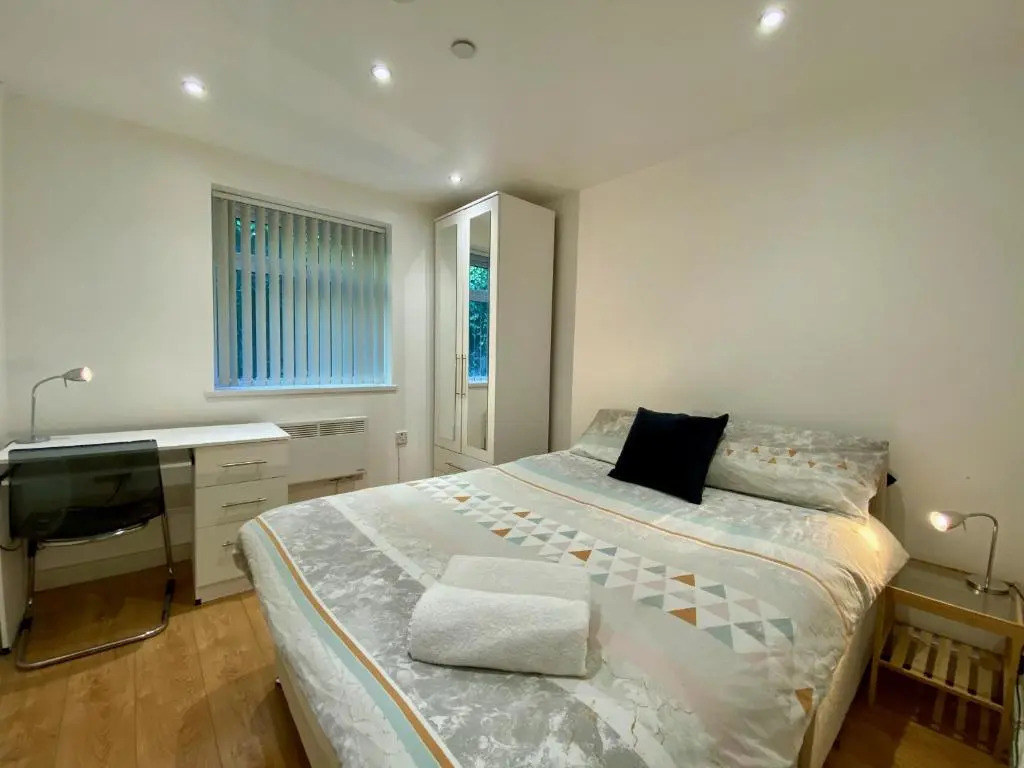 Relax in a modern Cardiff home by the City Centre & Bute Park