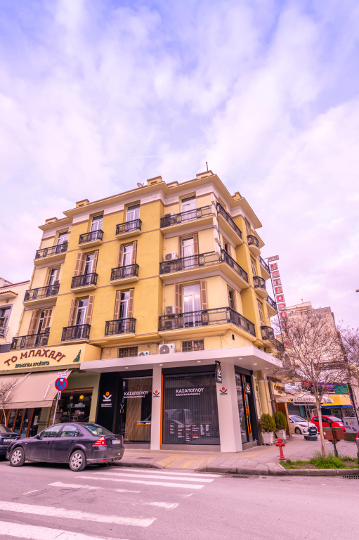 Metropolis Hotel