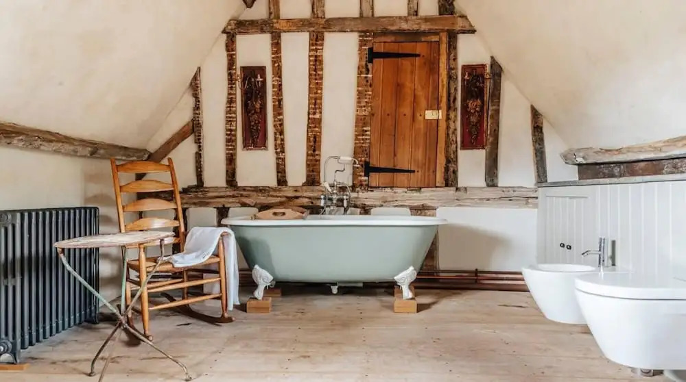 Lavish Tudor Hall Gardens - Sleeps 14