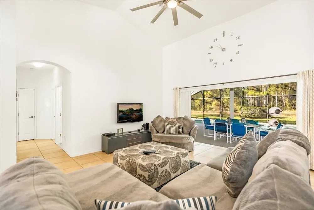Fabulous 4 bed Home With Private South Facing Pool and spa With Modern Decor - 418