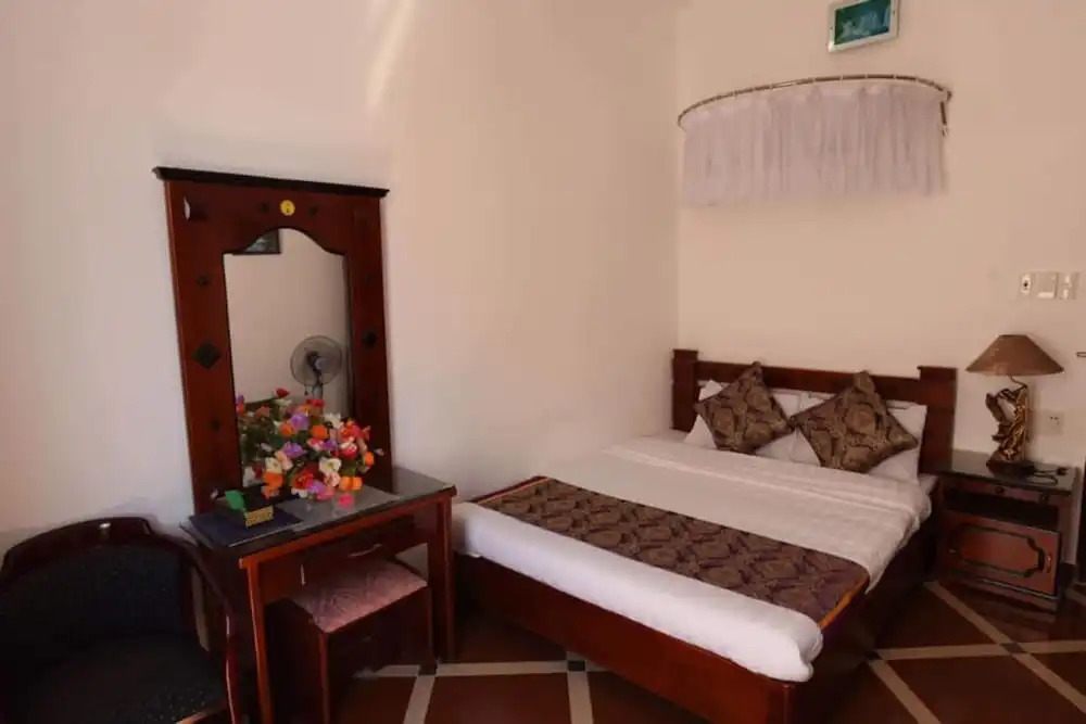 Red Sun Hotel