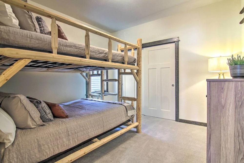 Modern Bozeman Family Townhome w/ Hot Tub!
