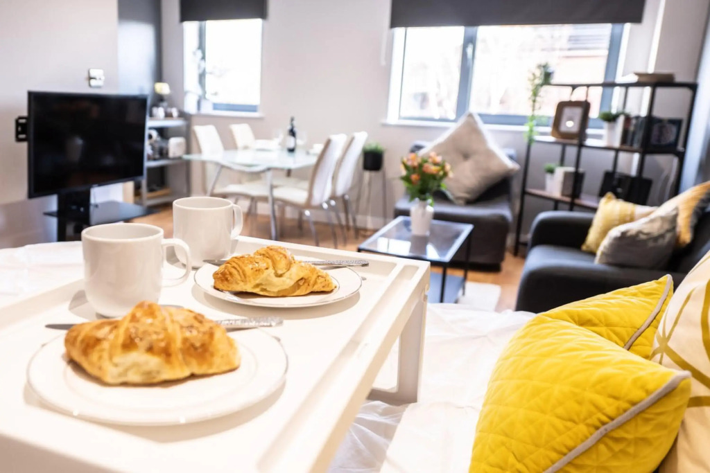 Modern City Centre Studio Apartment - West One with FREE WIFI, GYM ACCESS, NETFLIX