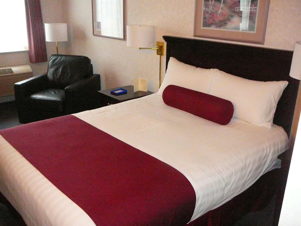 Coast Abbotsford Hotel & Suites