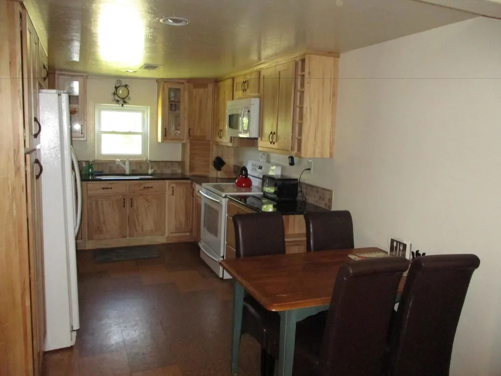 River Lover's 3 Bedroom Holiday Home By Pinon Vacation Rent.