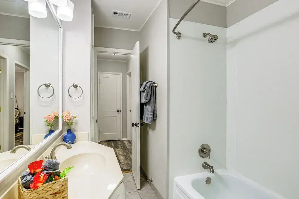 Hike, Fish & Golf: Home w/ Patio in Greenville
