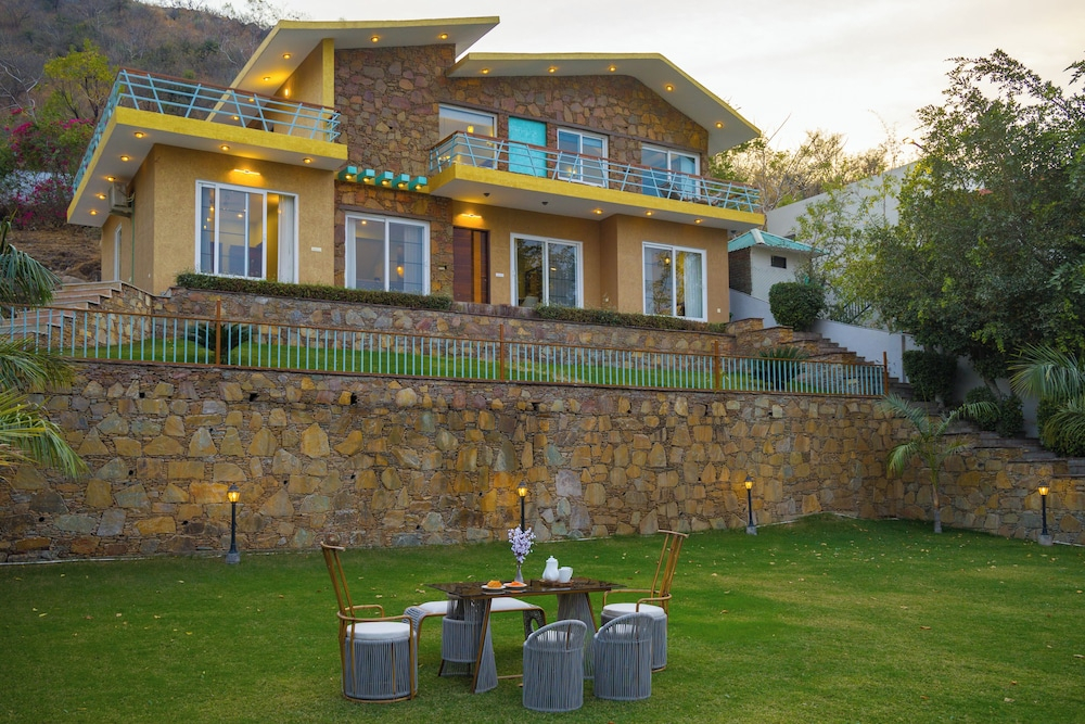 ELIVAAS Festiva Mansion 3 BHK Villa